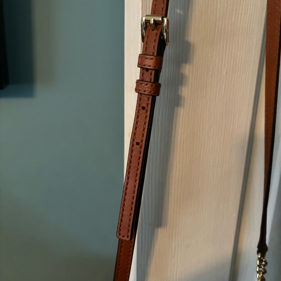 NWOT Michael Kors Hudson Vanilla Crossbody Adjustable Handbag w/Lots of Features - Picture 2 of 14